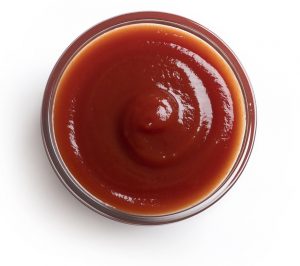 Aperçu d'une sauce ketchup dans un petit ramequin